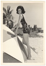 [1960] Kathy Perry - beach modeling scene