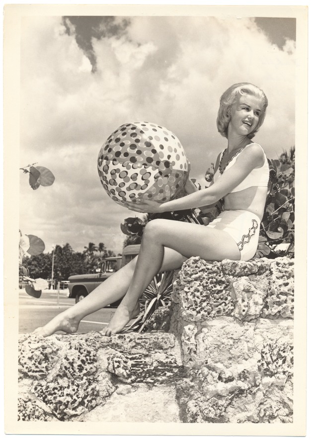 Betty Spalding - beach modeling scene - Recto Photograph