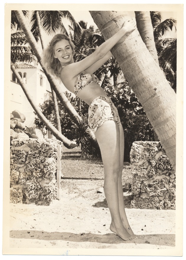 Carol Branaca - beach modeling scene - Recto Photograph