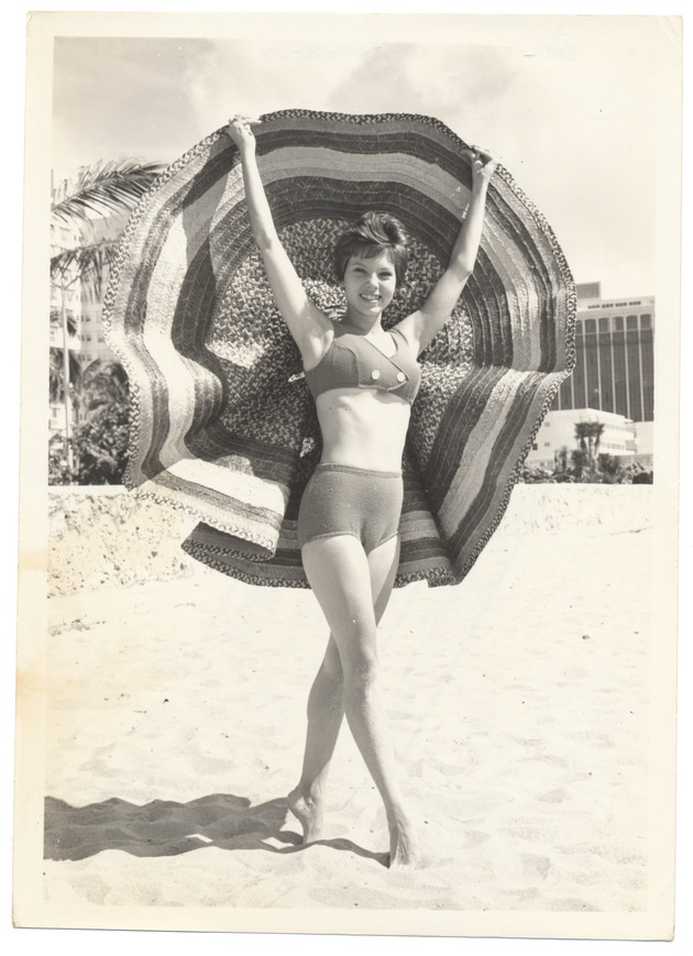 Paula McCarthy - beach modeling scene - Recto Photograph