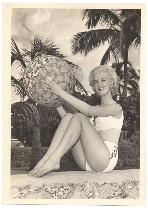 Betty Spalding - beach modeling scene - Recto Photograph
