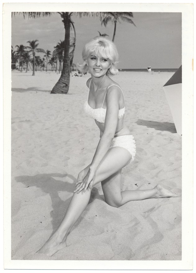 Nancy McLean - beach modeling scene - Recto Photograph