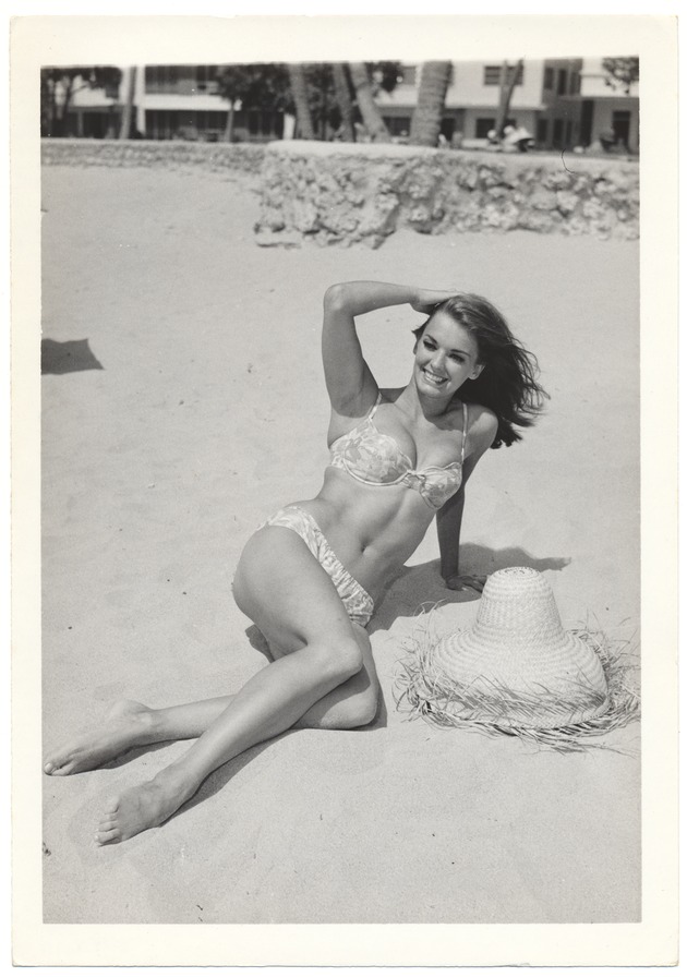 Elaine Richards - beach modeling scene - Recto Photograph
