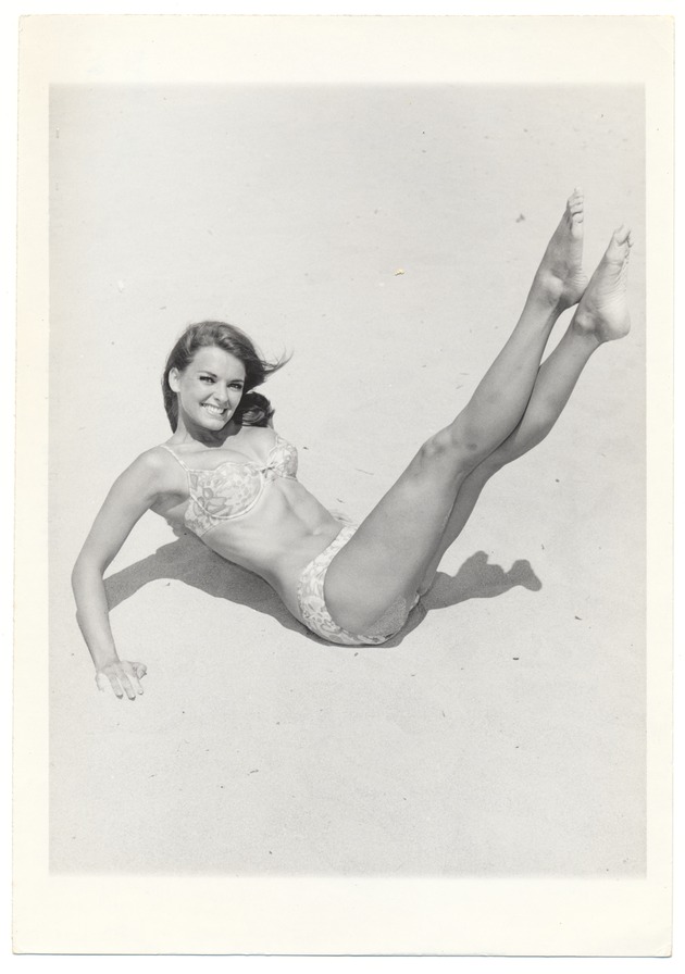 Elaine Richards - beach modeling scene - Recto Photograph