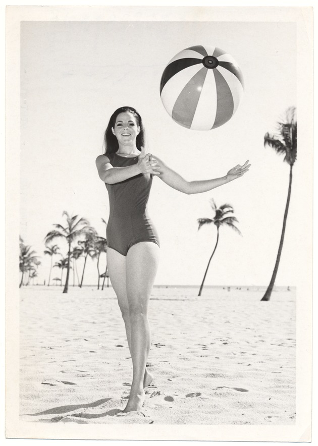 Edie Walker - beach modeling scene - Recto Photograph