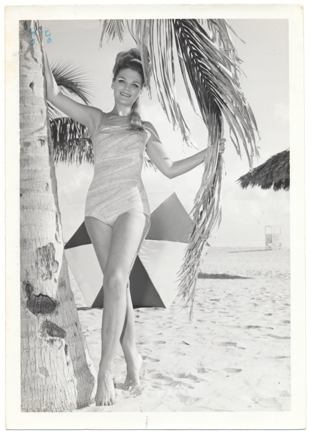 Sharron Wright - beach modeling scene - Recto Photograph
