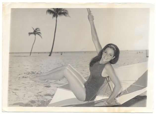 Edie Walker - beach modeling scene - Recto Photograph