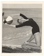 Bonnie Dwyer - beach modeling scene