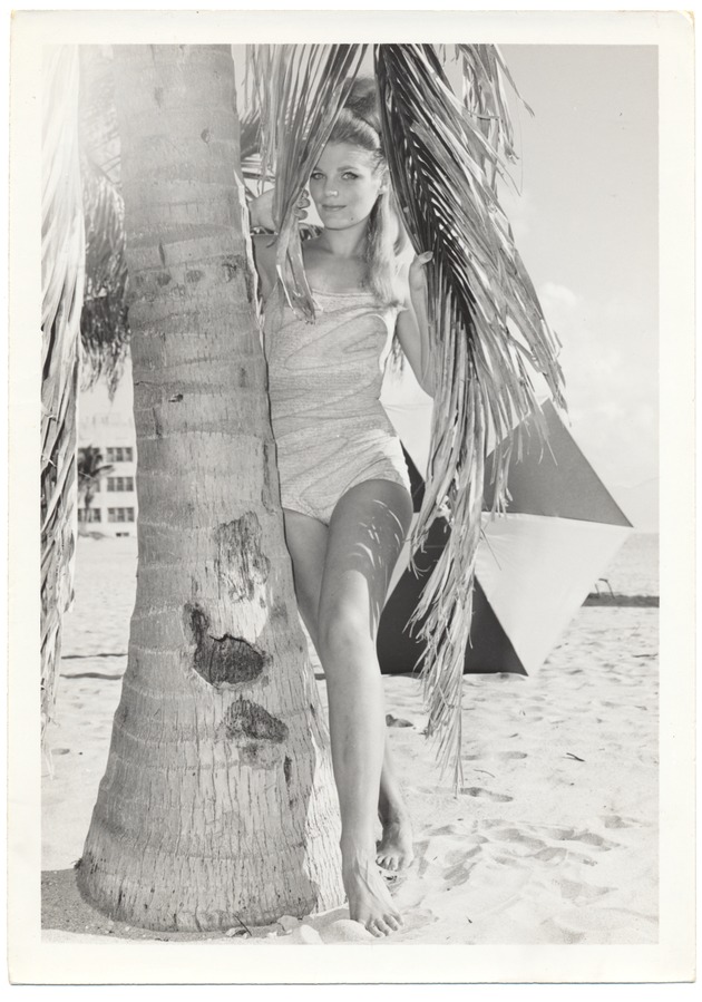 Sharron Wright - beach modeling scene - Recto Photograph