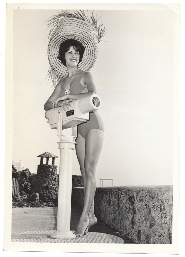 Victoria Wells - beach modeling scene - Recto Photograph