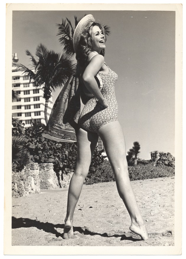 Sandy Steeves - beach modeling scene - Recto Photograph