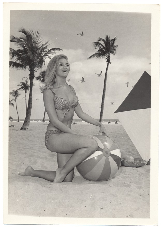 P.J. Carswell - beach modeling scene - Recto Photograph