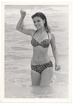[1960] Nilda Rice - beach modeling scene