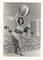 [1960] Jean Hanna - beach modeling scene
