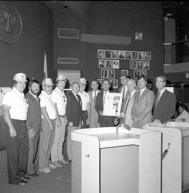 City officials giving Certificates of Appreciation - Image 1