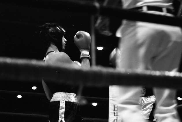 Images of a boxing match - Image 1