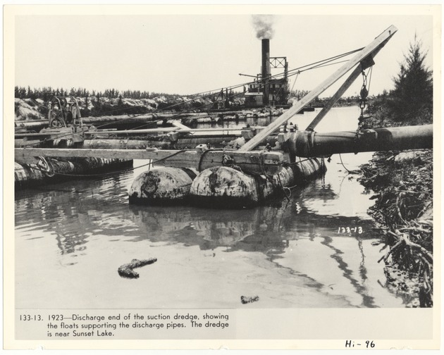 Suction dredge boat - Recto Photograph