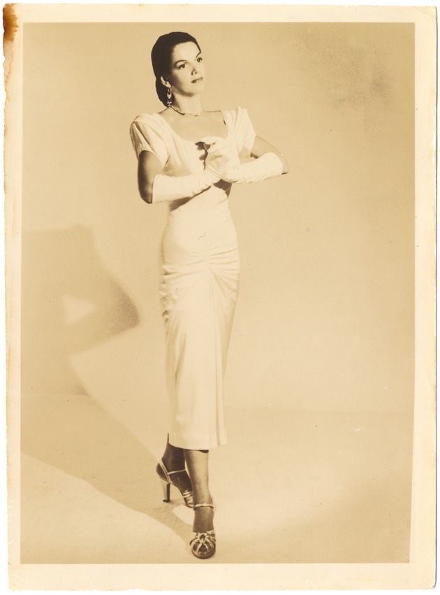 Wendy Mathews : model for the Coronet Academy of Modeling and Agency - Recto Photograph