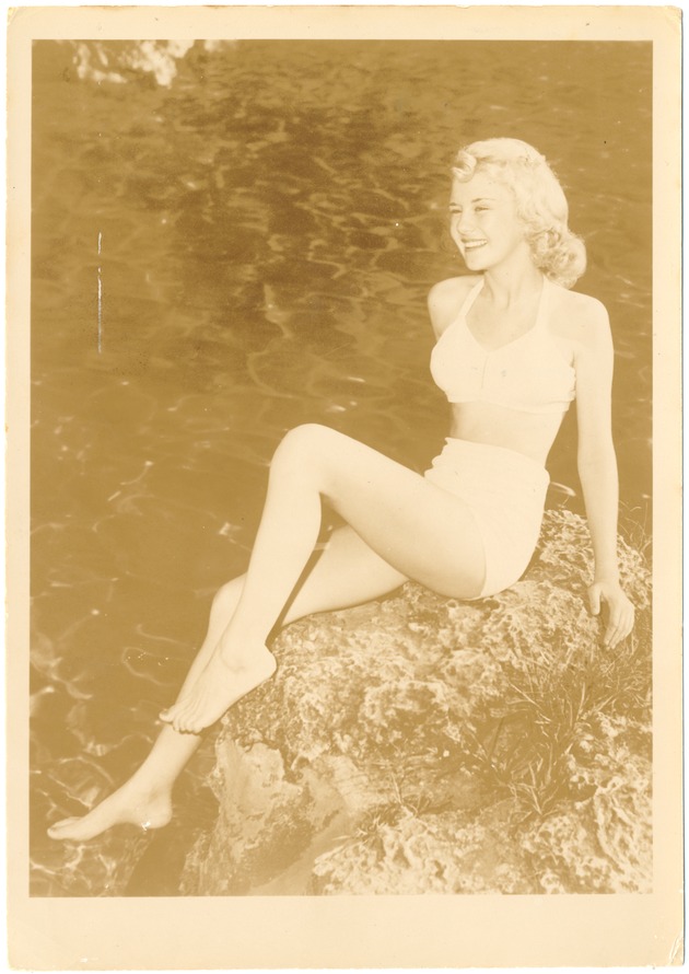 Sandy Scott : model for the Coronet Academy of Modeling and Agency - Recto Photograph