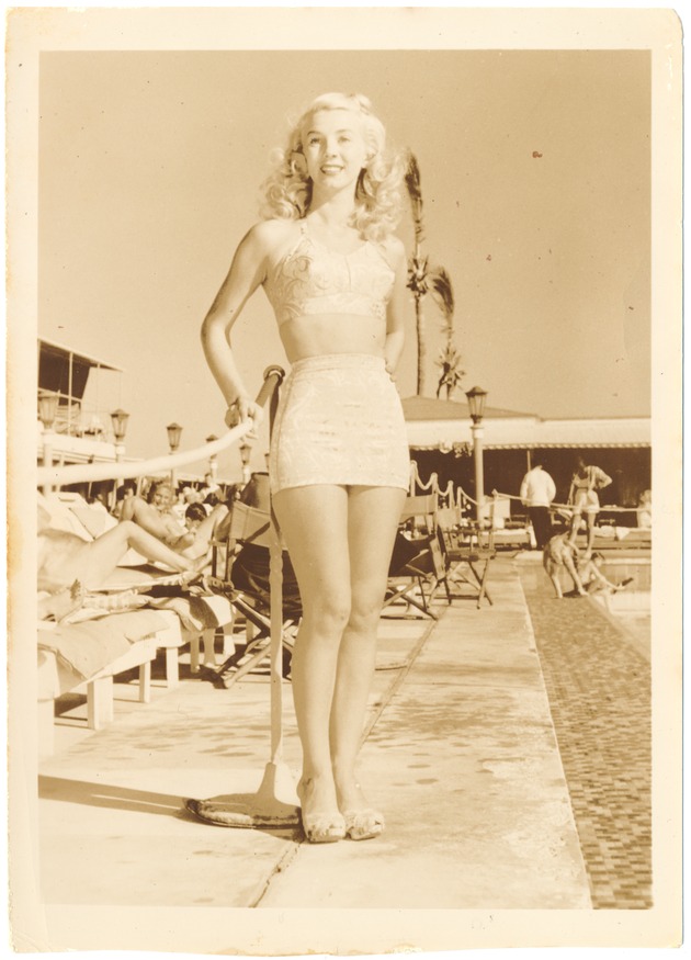 Shirley Inodell : model for the Coronet Academy of Modeling and Agency - Recto Photograph