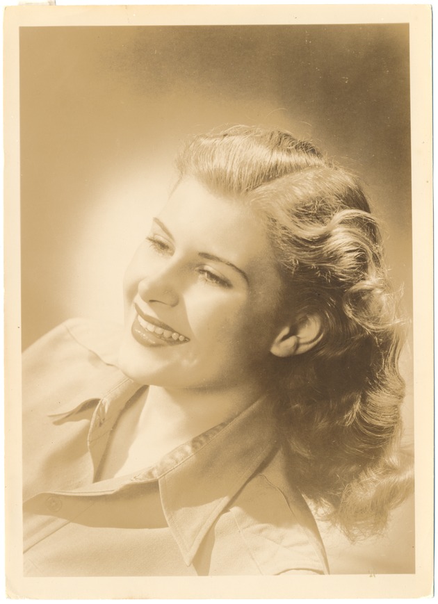 Ellen James : model for the Coronet Academy of Modeling and Agency - Recto Photograph