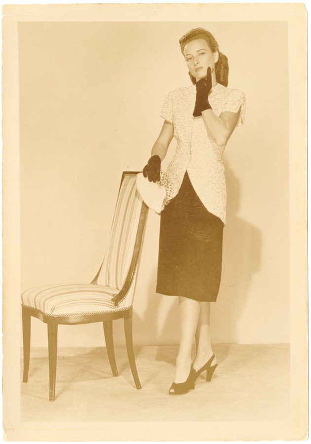 Ha Marie McAvoy : model for the Coronet Academy of Modeling and Agency - Recto Photograph