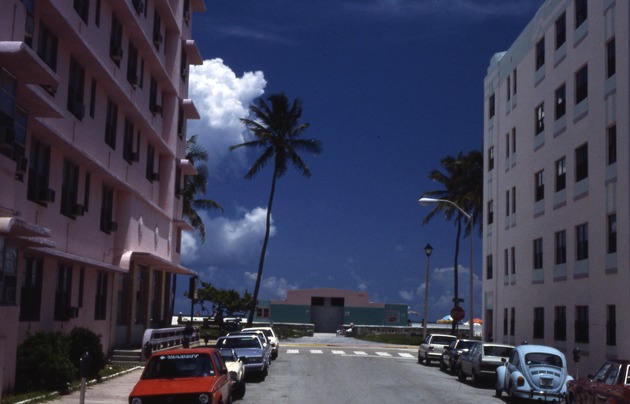 Miami Beach street scenes - Image 1