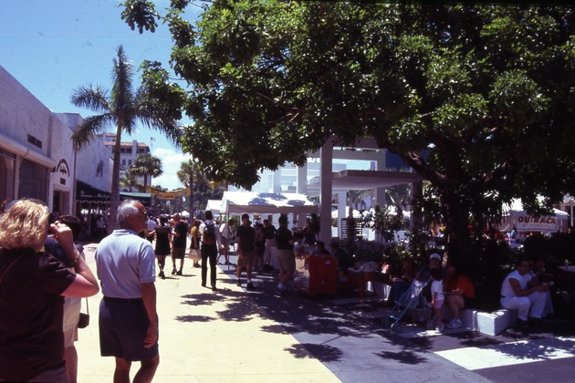 Outdoor food events on Lincoln Road - Image 1