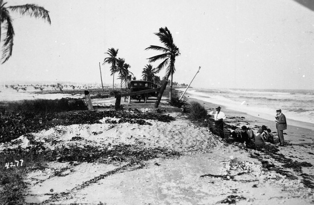 View of the beach in the 1920s