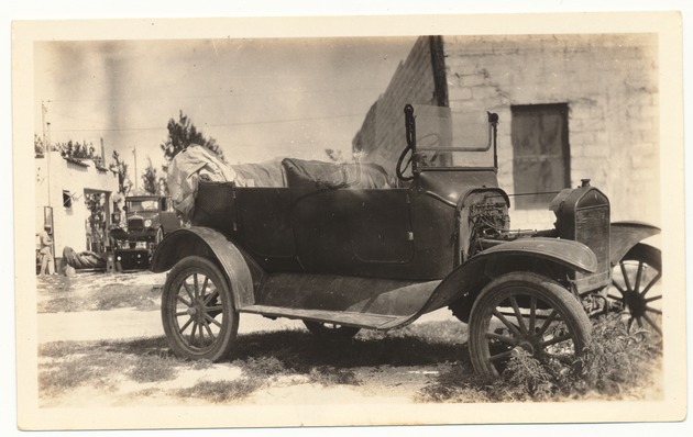 Ford Touring located in the rear of the Miami Beach Express Co. on 834 First Street - Recto Photograph