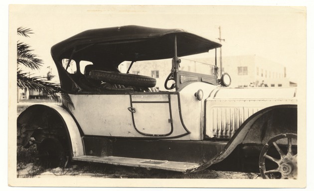 Packard Twin Six located at Pearce Garage - Recto Photograph