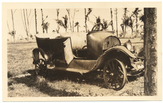 Chevrolet Touring located south of Gatti Restaurant, 1427 West Ave - Recto Photograph