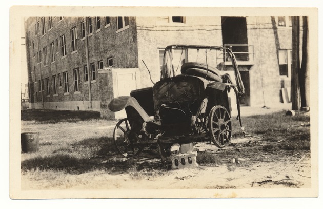 Automobile located behind the Victoria Apartments - Recto Photograph