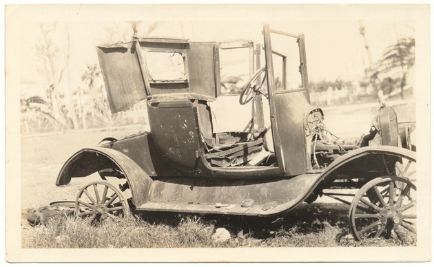 Ford Coupe located in the back of Linden Apartments, on 14th Street and Pennsylvania - Recto Photograph