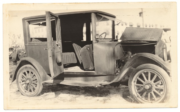 Studebaker Coach located at True White Garage - Recto Photograph