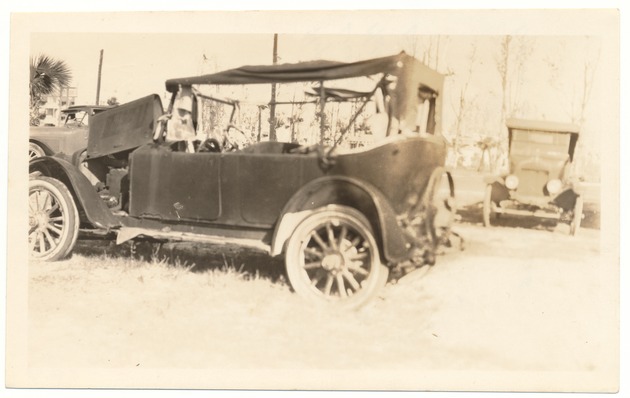 Hupmobile Touring located at Eleventh and Washington - Recto Photograph