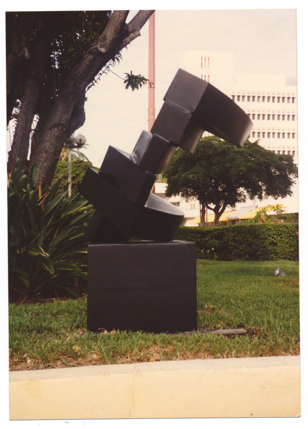 Structure on Lincoln Road - 