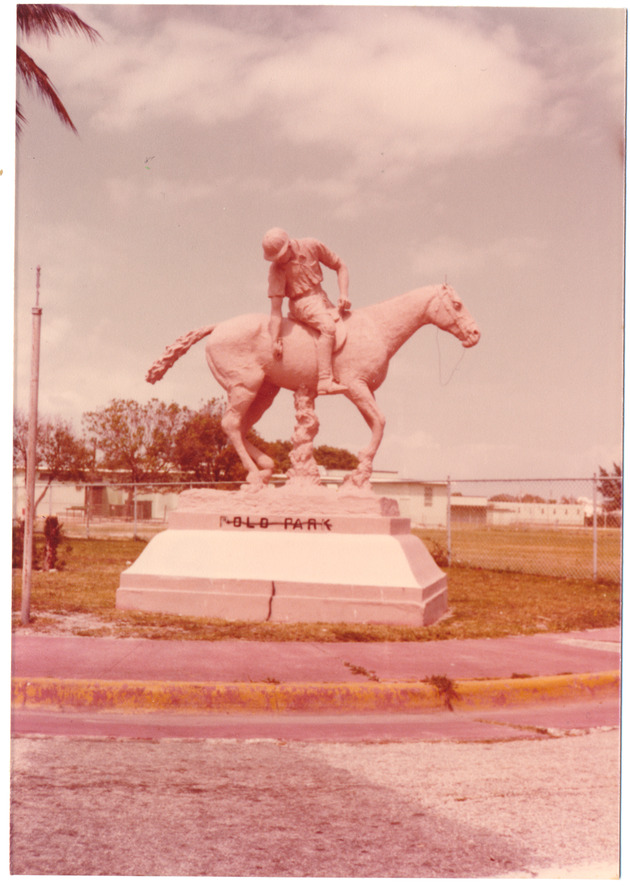 View of the Polo Park statue - 