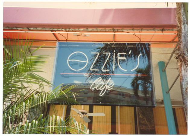Ozzie's Café at 1901 Collins Avenue - 