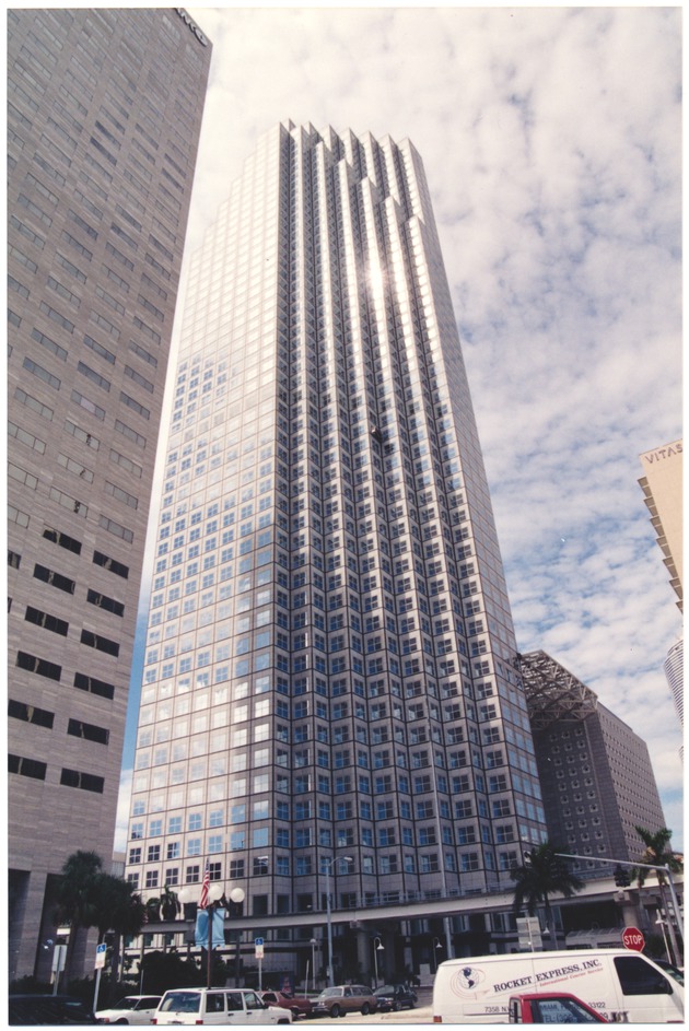 200 South Biscayne Boulevard - Recto Photograph
