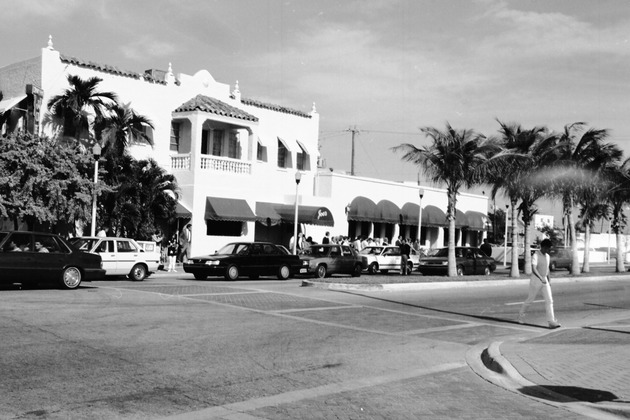 Joe's Stone Crab Restaurant, 11 Washington Avenue - Image 1