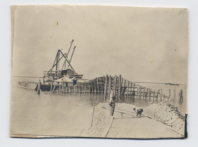 Building wing walls on the railroad