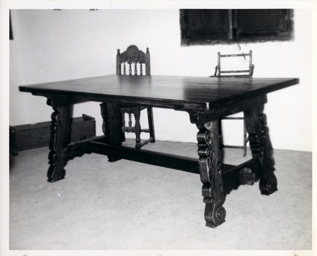 Sanchez de Ortigosa House, interior, products of the carpenter (table and chair)