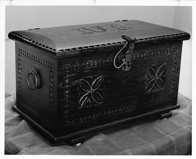 Sanchez de Ortigosa House, interior, products of the carpenter (chest)