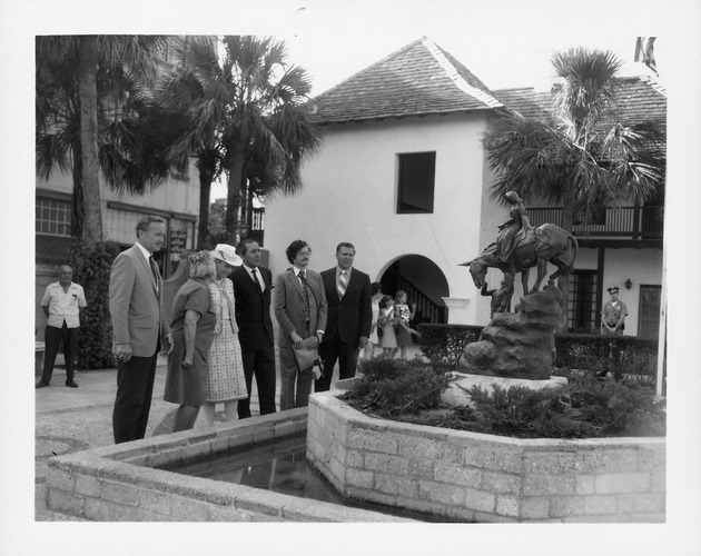 Ambassador Arguelles tours the Restoration Area - Examining the statue of Queen Isabella in the Hispanic Garden, Marin-Hassett House in the rear