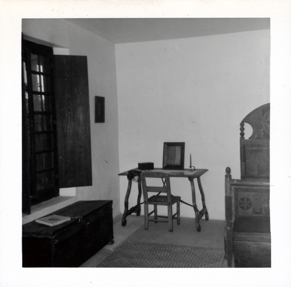 A bedroom with period artifacts on display in Arrivas House, 1967