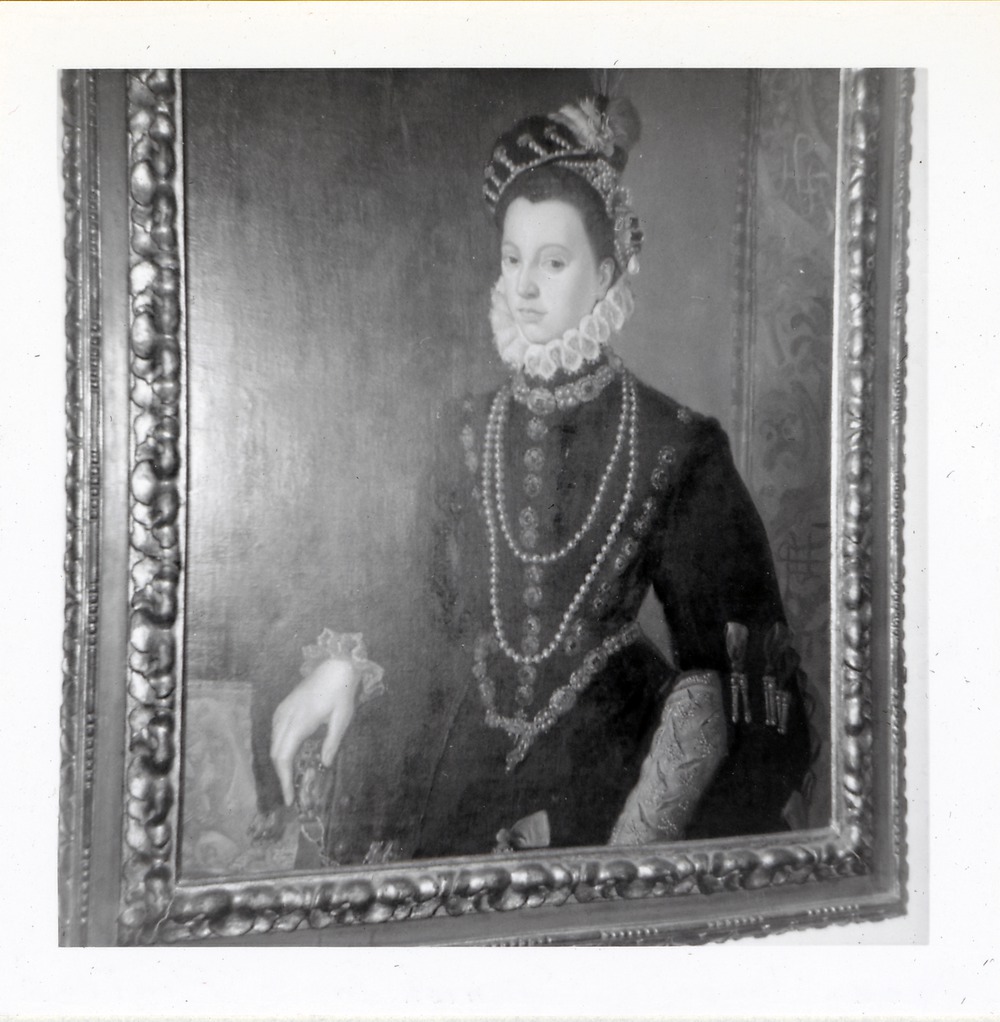 Portrait of Queen Isabella hanging in De Mesa Sanchez House (Old Spanish Inn)